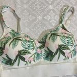 Rhonda Shear sport bra M Green Size M Photo 0