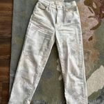 Universal Threads White Mom Jeans Photo 3