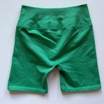 Alo Yoga  Seamless Ribbed Favorite Short Lettuce Photo 1