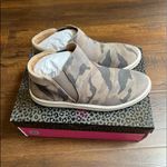 Me Too  camo ankle booties Photo 2