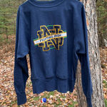Vintage Notre Dame Fighting Irish sweatshirt Size M Photo 0