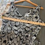 Tommy Bahama Shell We Dance Sleeveless
Jumpsuit. Size Small. Photo 8