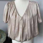 ASTR THE LABEL Women's Bubble Hem Short Sleeve V-Neck Blouse Top Champagne Small Photo 0