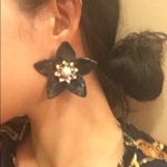 Bauble large flower stud earrings Photo 1