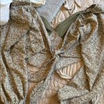 Le lis  Green Patterned long sleeve crop banana front Top Photo 3