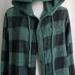 American Eagle Outfitters • Green Black Plaid Cozy Cabin Hooded Flannel Photo 0