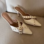 Ivory Buckle Slip On Point Toe Women’s High Heels Pumps Shoes Sz 9.5 EUC Gold Photo 2