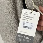 Vuori  NWT Sycamore Sherpa Shirt Jacket Women’s XS Dark Salt Snap Front Cropped Photo 10