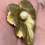 Sarah Coventry Vintage Gold Tone Leaf Faux Pearl Brooch Pin Classy Designer Fall Photo 1