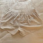 Lululemon Athletica White 2.5 in Hotty Hot Athletic Shorts NWOT Photo 2