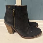 Lucky Brand  Eugina Ankle Boots Womens Size 6 EUR 36‎ Black Leather Zip Button Photo 2