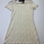 BKE Boutique Buckle Cream Stretch Lace Mini Dress Tunic Womens Medium NEW *FLAW Photo 0