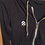 Vuori x Barry’s Performance Hoodie 2.0 in Black Heather Photo 4