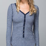 Lululemon Awesoma Long Sleeve V Neck Henley Size 4 EUC Photo 0