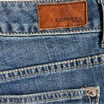 EXPRESS Distressed Denim Shorts Women’s Size 0 Medium Wash Stretchy Stylish Photo 3