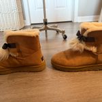 UGG Beige bow uggs boots Photo 1