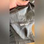 Vuori Long Sleeve Lux Crew Tee in Flint Heather MEASUREMENTS Photo 4