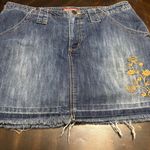 Faded Glory  Denim Medium Wash Fray Skirt/Skort Missy size 16 Embroidered Flowers Photo 9