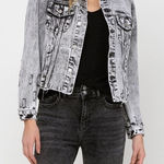 Vervet  Classic Crop Fit‎ Distressed Denim Jacket Size S Photo 0