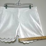 Isaac Mizrahi White Scalloped Hem Shorts Pockets Casual Summer Size 12 Photo 5