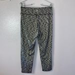 Daisy Fuentes fit distressed capri athletic leggings Photo 3