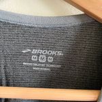 Brooks  SHORT SLEEVE CREWNECK TEE‎ SHIRT TOP GRAY BLACK WOMENS SIZE M ATHLETIC Photo 2