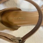 Le chateau  Scalloped Flats Photo 3