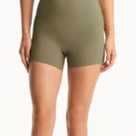Set Active Airluxe Breathe Parke Shorts In Tan Size Small Photo 0