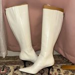 Arturo Chiang Alana White city Knee Photo 2