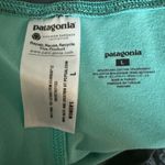 Patagonia 🧘🏼♀️Yoga Crop Photo 5