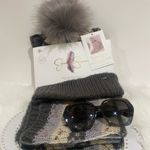 Jessica Simpson hat & neck warmer Photo 3