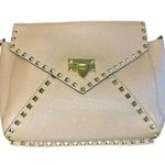 Valentino Garavani Vitello Rockstud Hype Shoulder Bag. Photo 2
