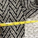 BB Dakota  Black and White‎ Chevron Sweater Size Medium EUC Photo 6