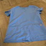 FIGS  Casma Three-Pocket Scrub Top™ Photo 2