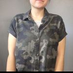 Vanilla Star Jeans Vanilla Star • Camo Short Sleeve Button Down Size Small Photo 4