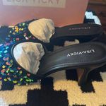 Lisa + Vicky Pretty Photo 3