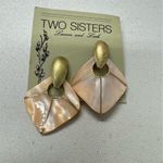Two Sisters Vintage  Coral & Gold Tone Shell Vintage Earrings Clip On Photo 6