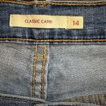 Levi's  Women's Classic Capri Medium Wash Size 14 Photo 1