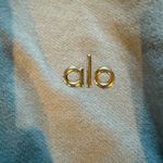 Alo Yoga Accolade Cropped Crewneck Photo 1