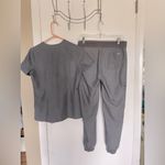FIGS  Charcoal Gray V-Neck Scrub Set Top XS Jogger S Photo 1