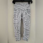 Alo Yoga ALO Size XXS Yoga White Leaf Pattern Leggings Photo 1