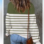 Boutique Brand Size Medium Green and White Turtleneck Long Photo 2