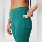 Vuori  NWT Studio Pocket Leggings Bergamot Green Sold out color Size XL Photo 2