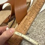 st. john's bay St. John’s Bay Tan Salden Cognac Platform Flip Flop NWT Size 9 Photo 5