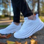 Hoka  Clifton 9 size 9 in white Photo 0