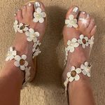 New Women’s White Sunflower Sandals, Size 8 Silver Photo 1