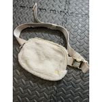 Lululemon  Everywhere Belt Bag 1L Fleece White Gold Fanny‎ Pack Ivory Soft Photo 1