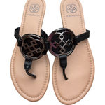 Daisy Fuentes   OMARI FLAT SANDAL WOMENS SZ 9M Flats BLACK MADALLION Photo 0