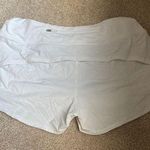 Lululemon speed up shorts 2.5 inch low rise white size 6 Photo 2