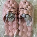 Men’s/Women’s Massage Bubble Slippers in Pink size 9 Photo 2